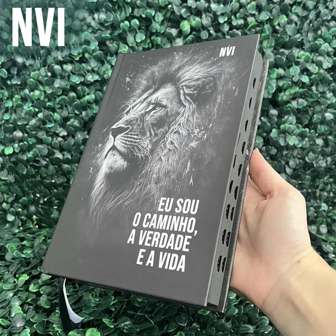 Bíblia Sagrada Nvi Leão Preta Evangélica Capa Dura Índice Letra Média Jovem Fé Palavras De Jesus Em Destaque Nova Versão Internacional Hdc Herdeiro Da Coroa - Image 2